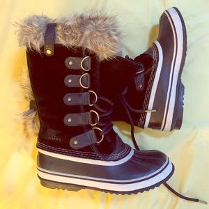 Joan of Arctic Sorel Boots women’s size 9